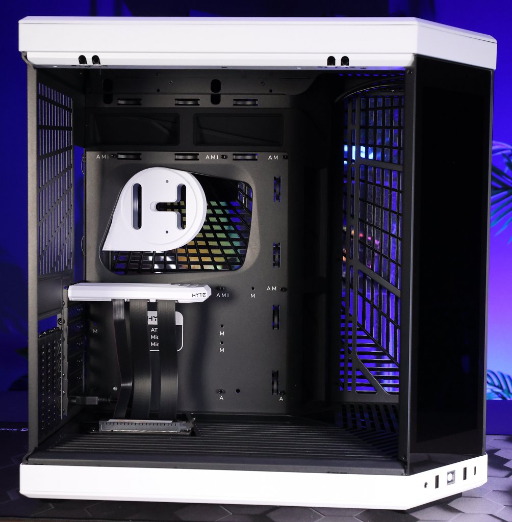 [11/04/2024] Hyte Y70 Touch