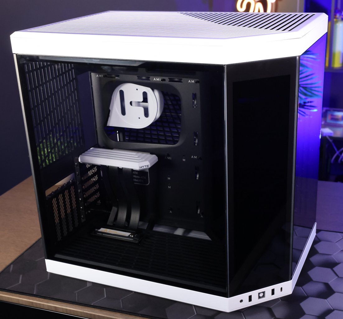 [11/04/2024] Hyte Y70 Touch