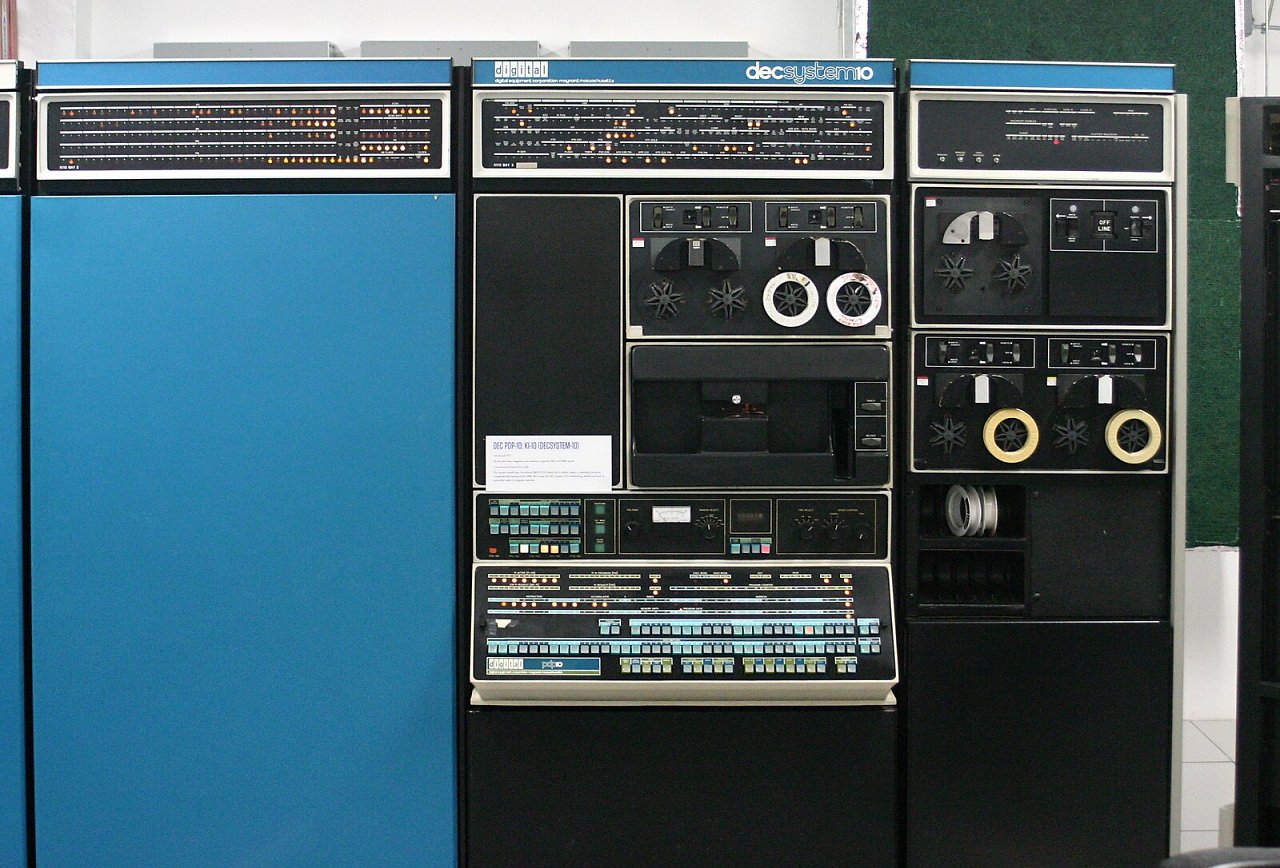 [07/06/2024] PiDP-10: Der Retro-Computers DEC PDP-10 ist wieder da - als Nachbau