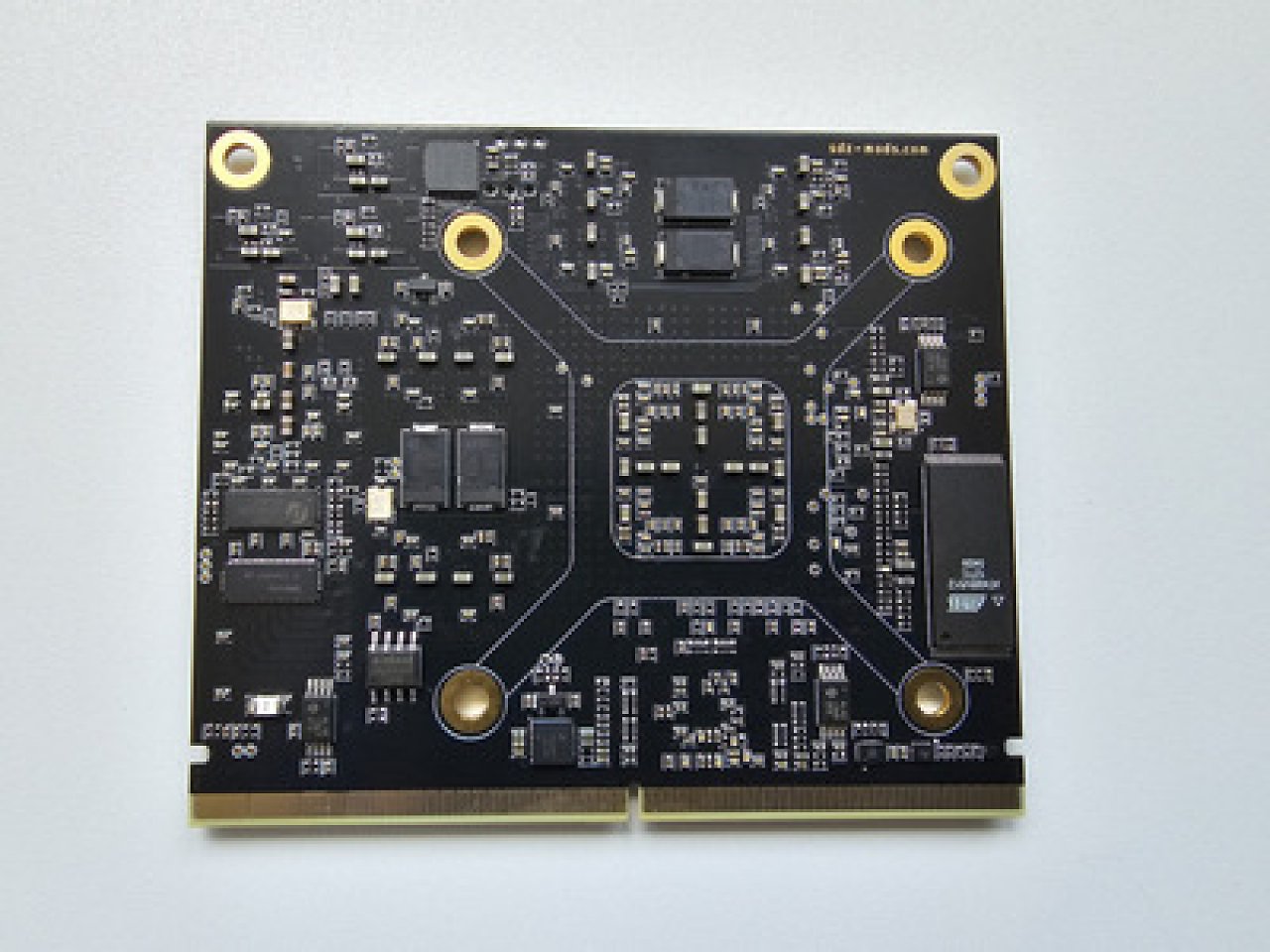 [06/06/2024] 3dfx Voodoo4 in einem Laptop: Modder betreibt 24 Jahre alte GPU in Dell-Notebook (4)