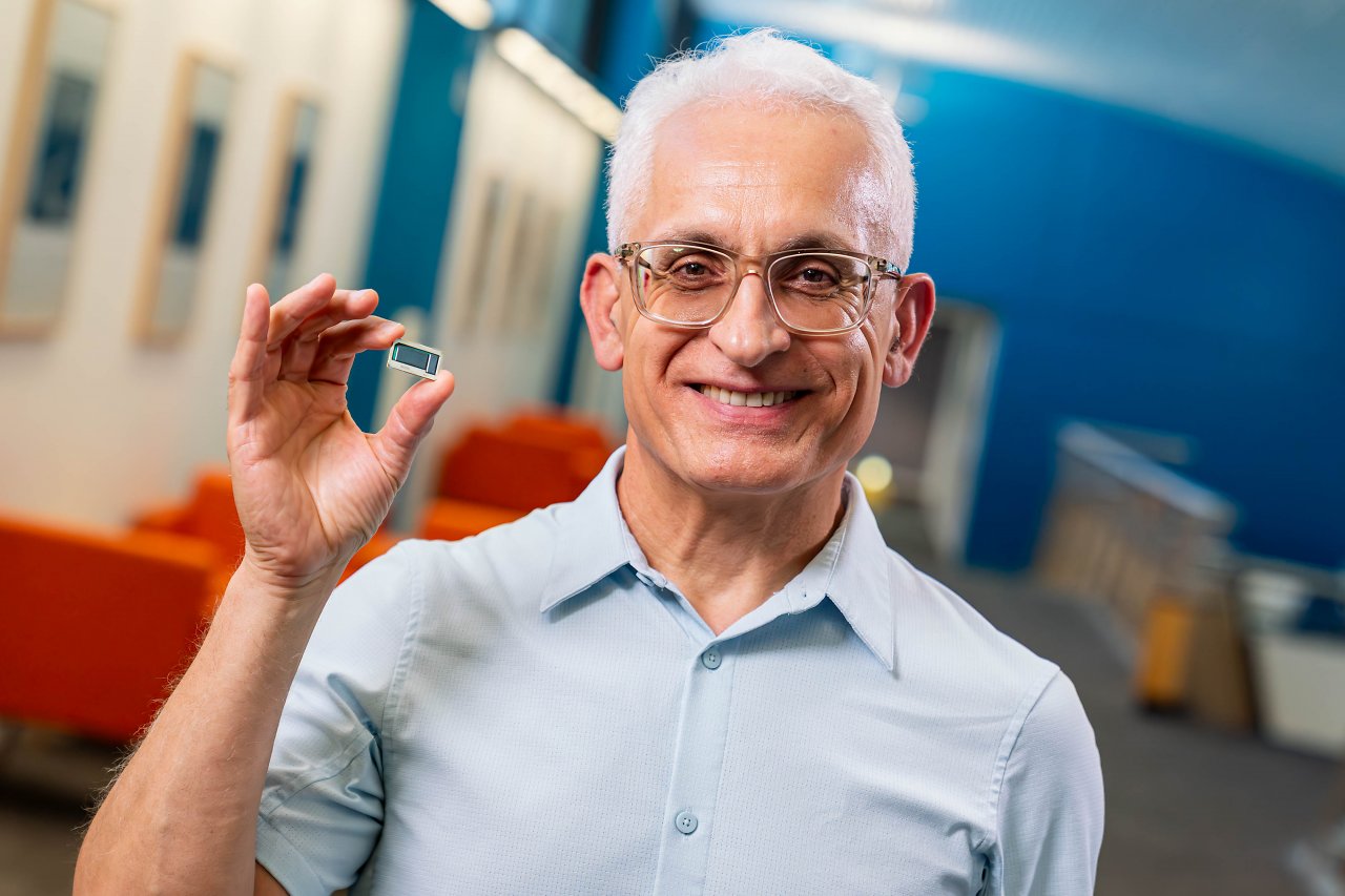 [12/07/2024] Hamid Azimi, corporate vice president and director of substrate technology development at Intel Corporation, holds an Intel assembled glass substrate test chip at Intel's Assembly and Test Technology Development factories in Chandler, Arizona, in July 2023. Intel’s advanced packaging technologies come to life at the company's Assembly and Test Technology Development factories.&nbsp;