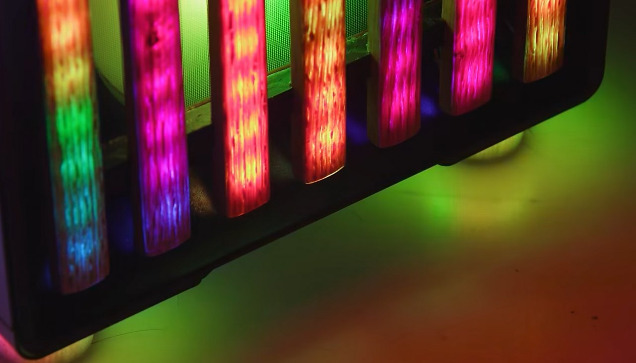 [14/08/2024] Ein optisches Highlight ist das durch ARGB-LEDs beleuchtete Holz an der Vorderseite des Fractal Design North XL.