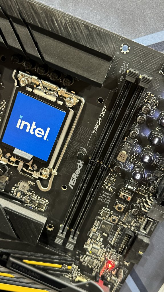 [22/08/2024] Mainboards von Asrock bei der Gamescom ausgestellt (5)