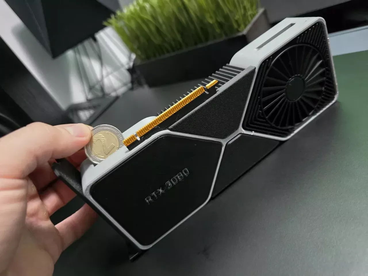 [22/09/2024] Sparschwein statt Grafikkarte: Kleine RTX 3080 hilft beim Warten auf RTX 5000
