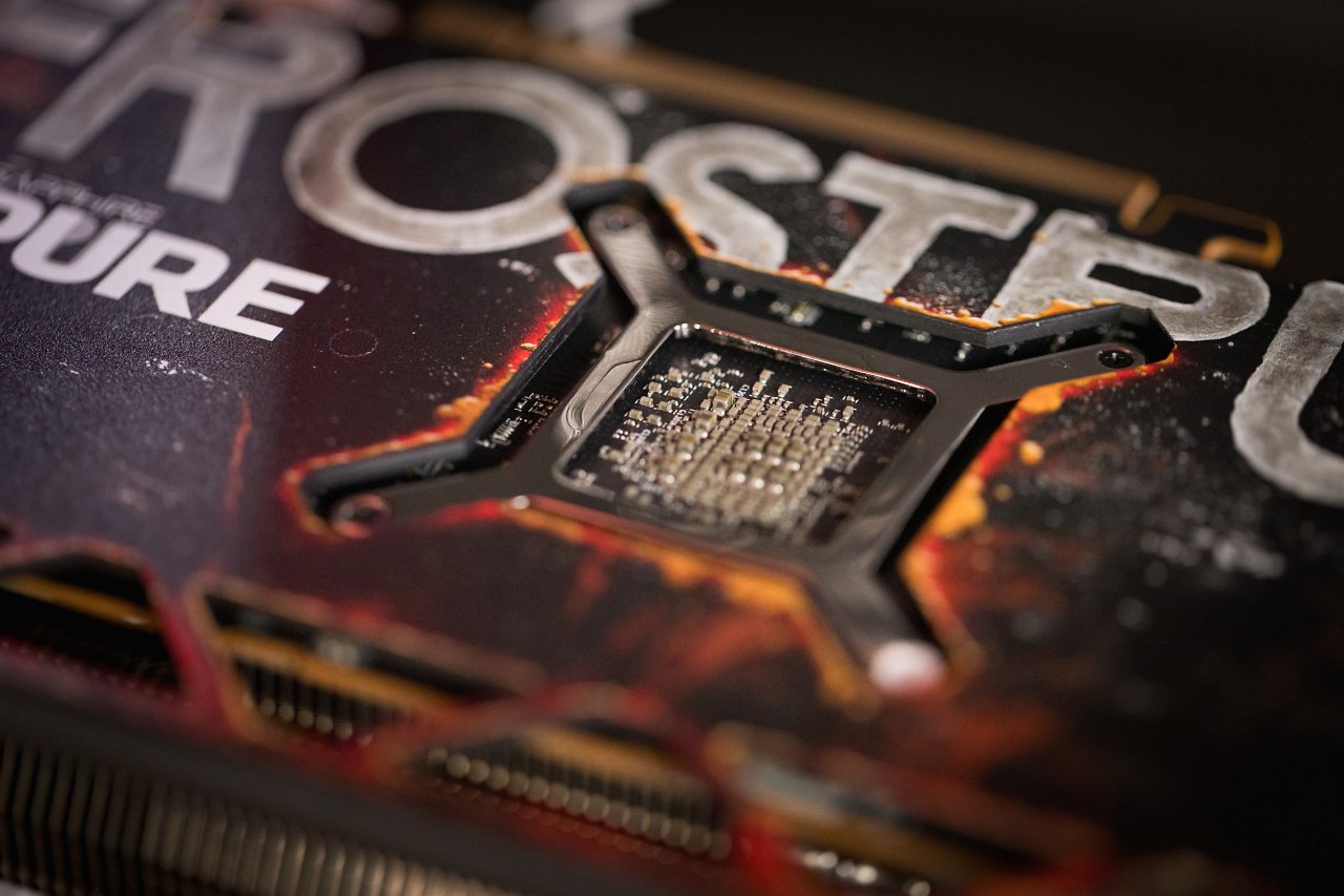 [20/09/2024] Sapphire Radeon RX 7700 XT Pure Frostpunk 2 Edition: GPU-Preistipp neu im Testlabor (1)