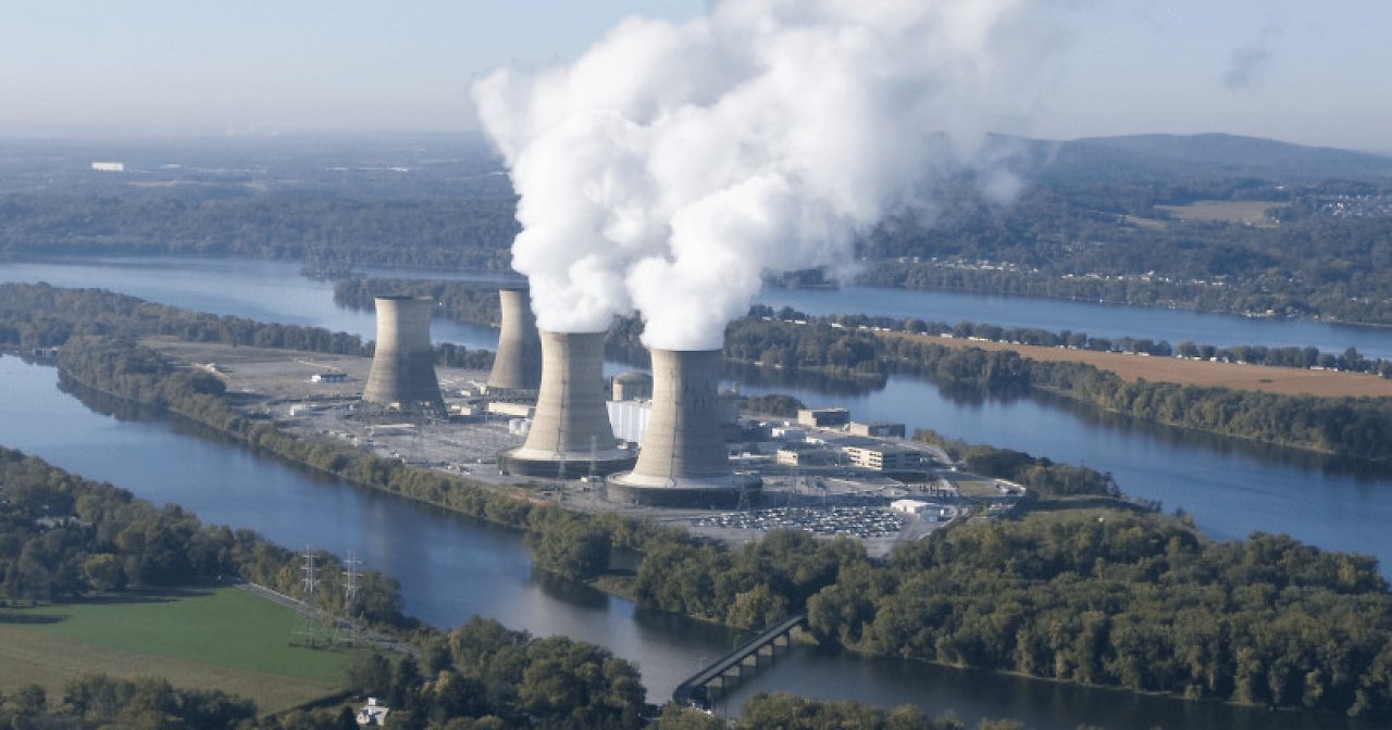 [21/09/2024] Für den massiven Energiebedarf von Microsofts KI soll sogar das bereits 2019 stillgelegte US-Atomkraftwerk Thee Mile Island wieder hochgefahren werden.