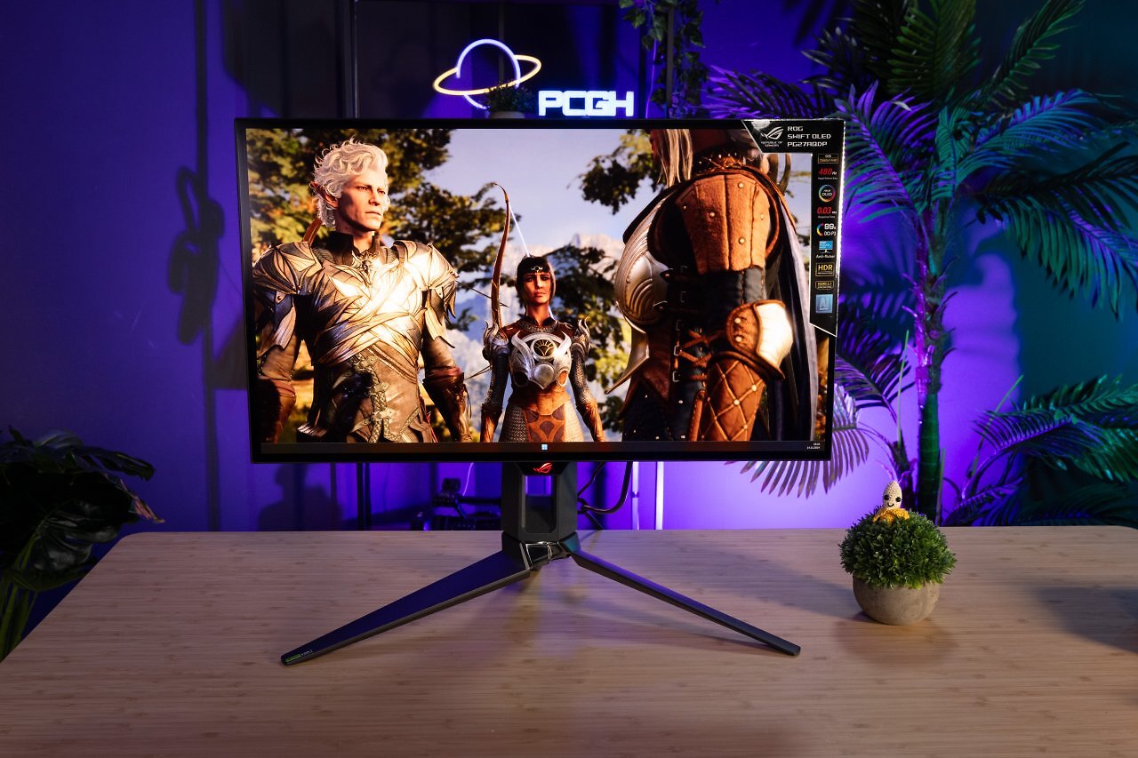 [15/11/2024] Der für die Tests genutzte Asus-Monitor PG27AQDP lässt sich mit Custom-Resolution in 4K mit 120 Hz betreiben - immerhin. Mehr ist allerdings besser. In WQHD bietet das Display gar 480 Hertz. Für den Einsatz einer Multi Frame Generation und hohen, dreistelligen Bildraten ist solch ein hoch taktendes Display beinahe schon Voraussetzung.