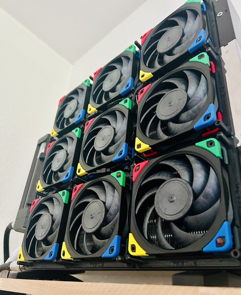 [21/11/2024] minimii: Noctua A12x25 auf Mora420. Die Adapter (SFMA1) sind nach Plänen von Noctua selbst 3d gedruckt worden (1)