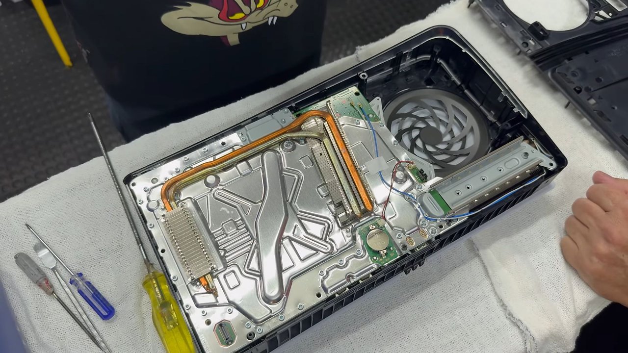 [03/11/2024] Teardown der Playstation 5 Pro auf Youtube-Kanal TAG.