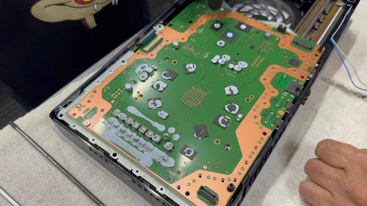 [03/11/2024] Teardown der Playstation 5 Pro auf Youtube-Kanal TAG.