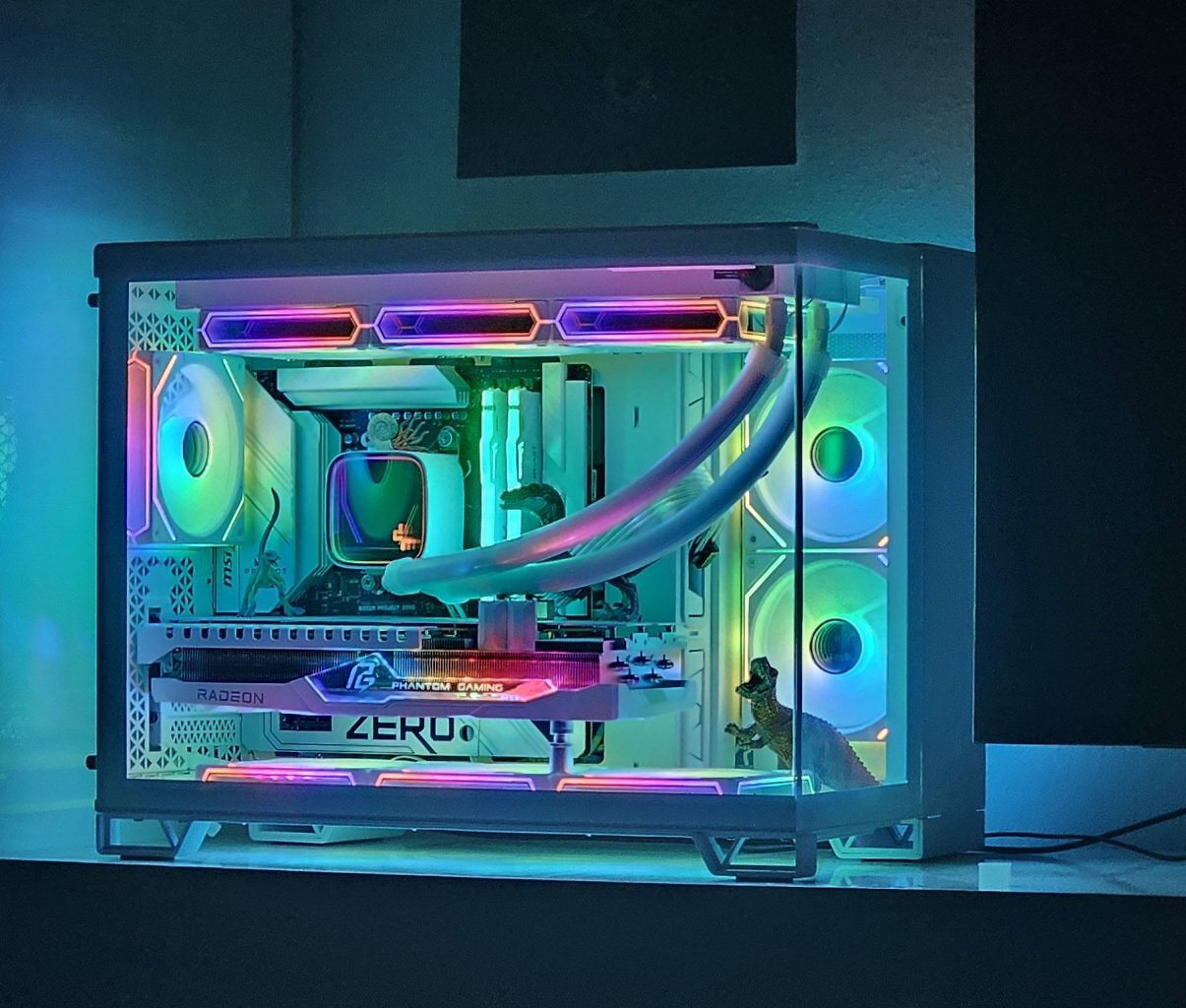 [12/12/2024] -BackFlash-: Meine neue Schönheit, Full ARGB White Build - Dinosaurier Theme.MSI B650m Project ZeroRyzen 7 7800X3DAsRock Phanthom Gaming 7900XTCorsair 2500x