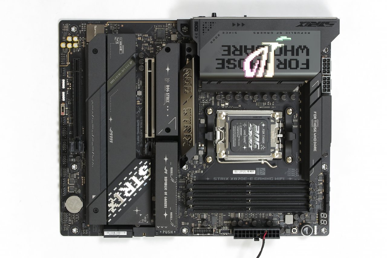 [16/12/2024] Asus X870E E beleuchtet 