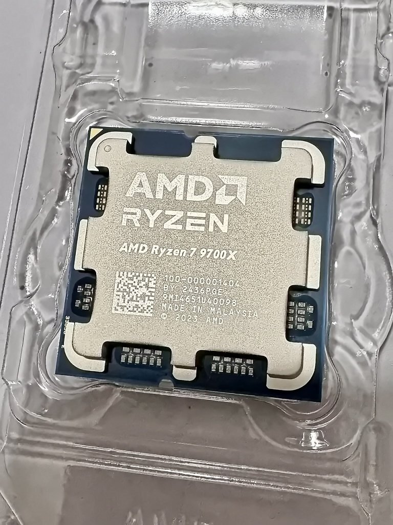 [09/01/2025] MDJ: AMD Ryzen 7 9700XNach knapp 20 Jahren kommt tatsächlich mal wieder ein AMD in mein Hauptsystem. Der Letzte war ein AMD Athlon X2, als er 2005 frisch auf den Markt kam. (2)
