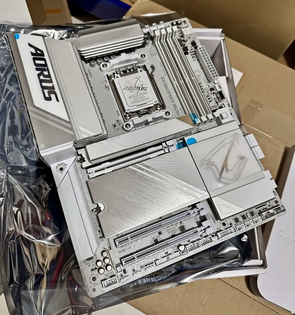 [16/01/2025] MDJ: GIGABYTE X870E AORUS Pro ICE​ (1)