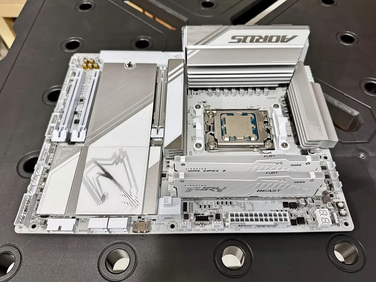 [16/01/2025] MDJ: GIGABYTE X870E AORUS Pro ICE​ (2)