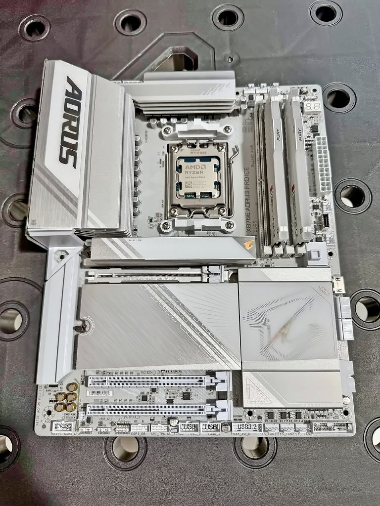 [16/01/2025] MDJ: GIGABYTE X870E AORUS Pro ICE​ (3)