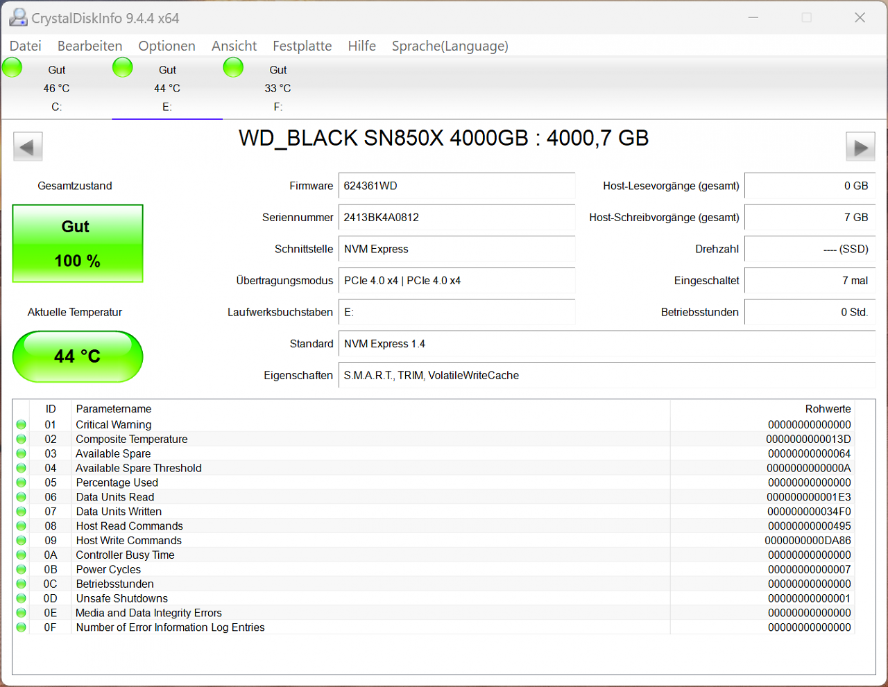 [09/01/2025] Im Ugreen USB4 45368 SSD-Gehäuse: Temperatur der WD Black SN850X dank integriertem Lüfter.