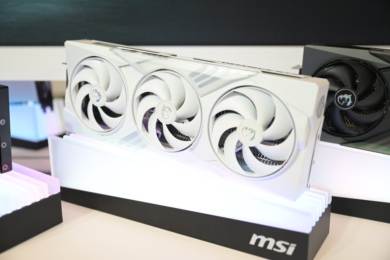 [08/01/2025] MSI RTX 5000 CES 14 