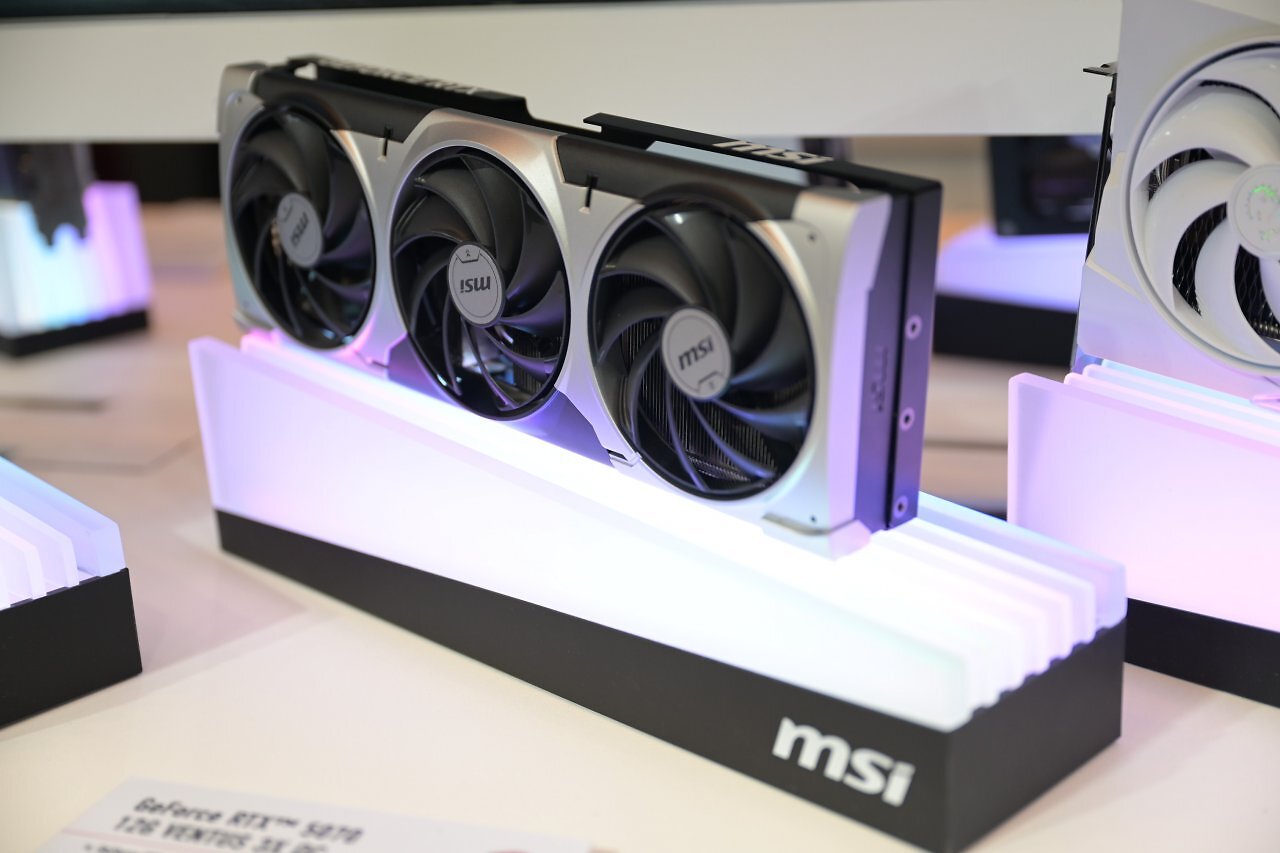 [08/01/2025] MSI RTX 5000 CES 15 