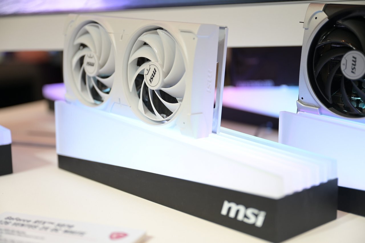 [08/01/2025] MSI RTX 5000 CES 17 