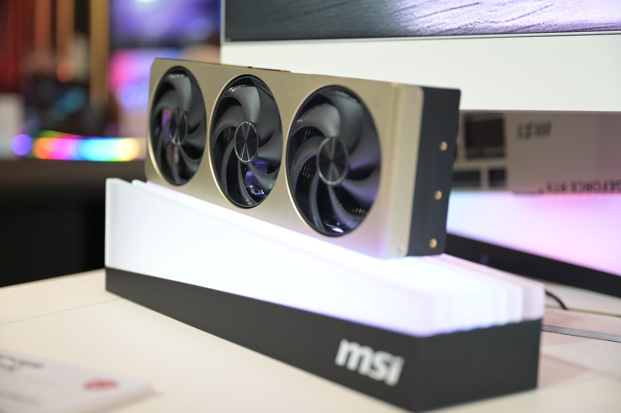 [08/01/2025] MSI RTX 5000 CES 18 