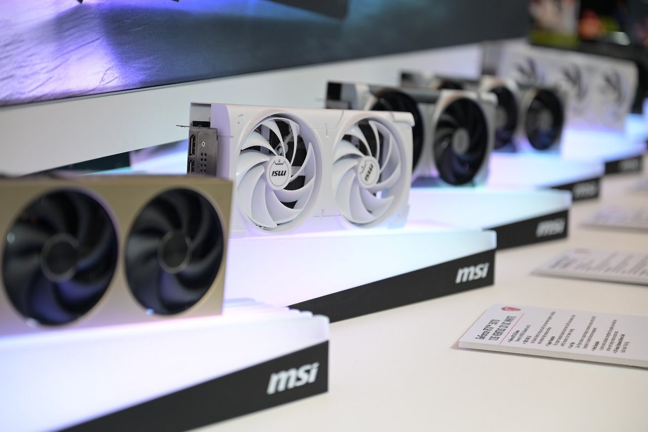 [08/01/2025] MSI RTX 5000 Stand