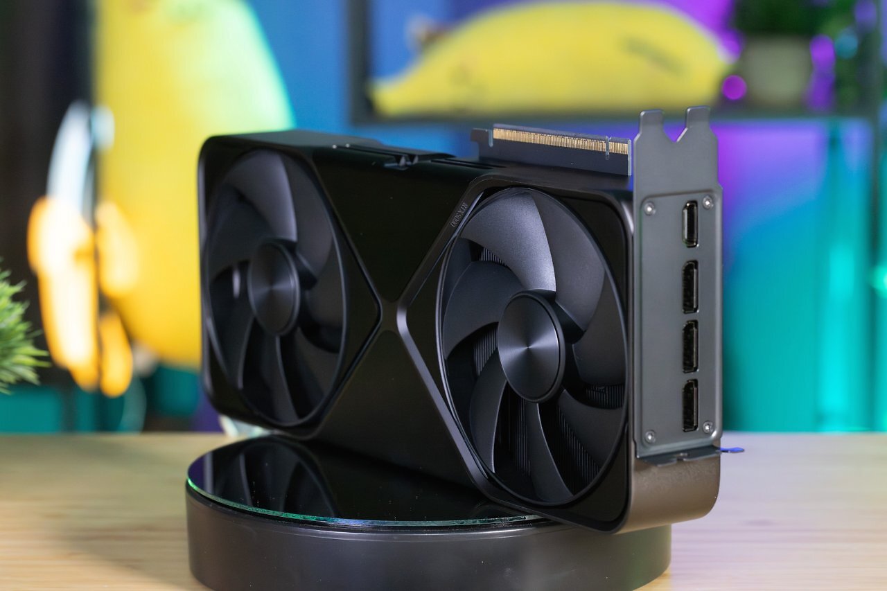 [21/01/2025] 32 GiByte GDDR7-Speicher, 21.760 Shader-Rechenwerke und mehr als 100 Tera-FLOPS Rechenleistung: Nvidia Geforce RTX 5090 im Mega-Test (6)