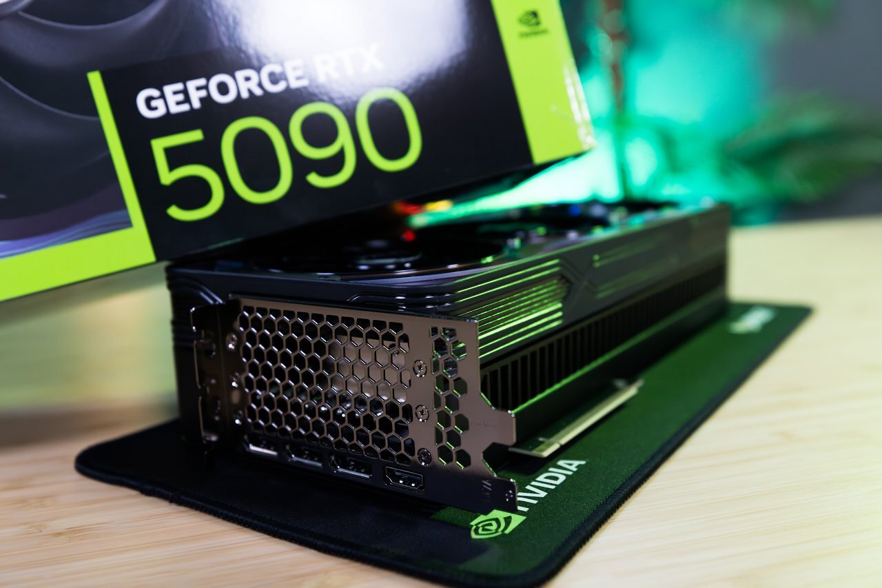 [29/01/2025] RTX 5090 Custom Designs: 3 Modelle auf Temperaturen und Lautstärke geprüft (15)