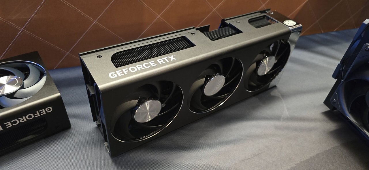 [10/01/2025] Für RTX 5090 und Co: Cooler Master zeigt besonderen Kühler - mit einem Haken