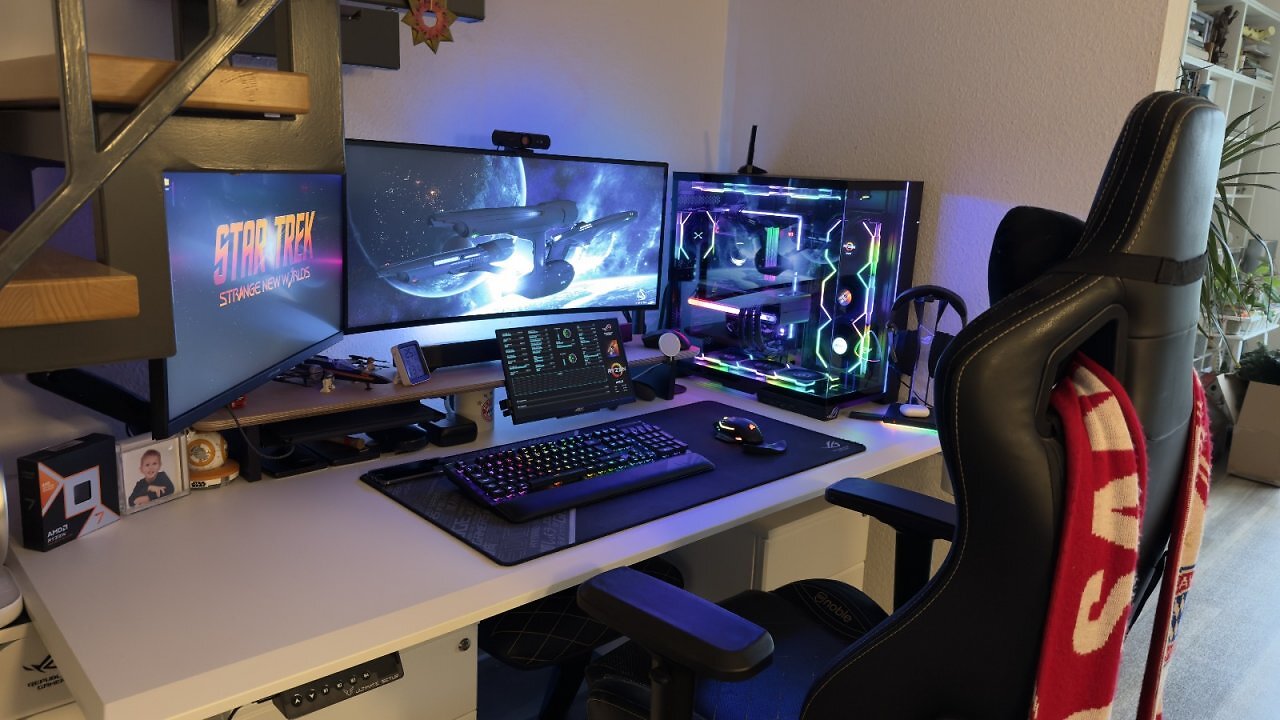 [02/01/2025] PC-Steckbrief von - ObiwanPC Name: Ryzen Panorama&nbsp;CPU: AMD Ryzen 7 9800X3DMainboard: ASRock X870E Nova WIFIGrafikkarte: Sapphire NITRO+ AMD Radeon RX 7900XTXRAM: Teamgroup T-Force Xtreem ARGBGehäuse: Lian Li O11 Evo XLNetzteil: ASUS ROG Thor 1000P2 PlatinumKühlung (Wakü): TRYX Panorama 360 ARGBSound: Creative SoundBlasterX KatanaZuletzt wesentlich verändert: MB, CPU, AiO, RAM (1)