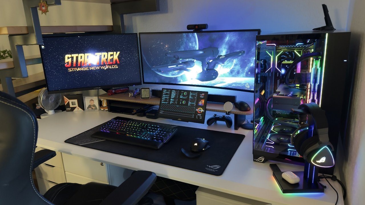 [02/01/2025] PC-Steckbrief von - ObiwanPC Name: Ryzen Panorama&nbsp;CPU: AMD Ryzen 7 9800X3DMainboard: ASRock X870E Nova WIFIGrafikkarte: Sapphire NITRO+ AMD Radeon RX 7900XTXRAM: Teamgroup T-Force Xtreem ARGBGehäuse: Lian Li O11 Evo XLNetzteil: ASUS ROG Thor 1000P2 PlatinumKühlung (Wakü): TRYX Panorama 360 ARGBSound: Creative SoundBlasterX KatanaZuletzt wesentlich verändert: MB, CPU, AiO, RAM (2)