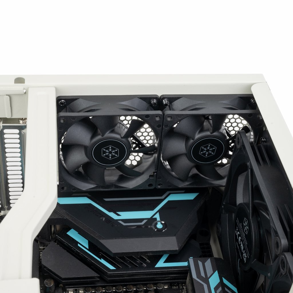 [17/01/2025] Silverstone FLP01: Release des PC-Gehäuses im Retro-Look in den USA macht Hoffnung auf baldigen Vertrieb in Deutschland (11)