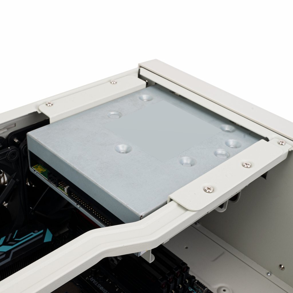 [17/01/2025] Silverstone FLP01: Release des PC-Gehäuses im Retro-Look in den USA macht Hoffnung auf baldigen Vertrieb in Deutschland (12)