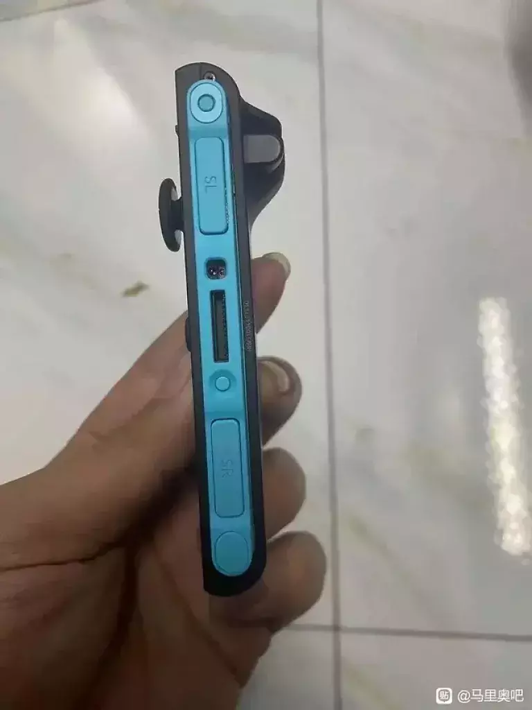 [06/01/2025] Seitenansicht der Joy-Cons für die Nintendo Switch 2
