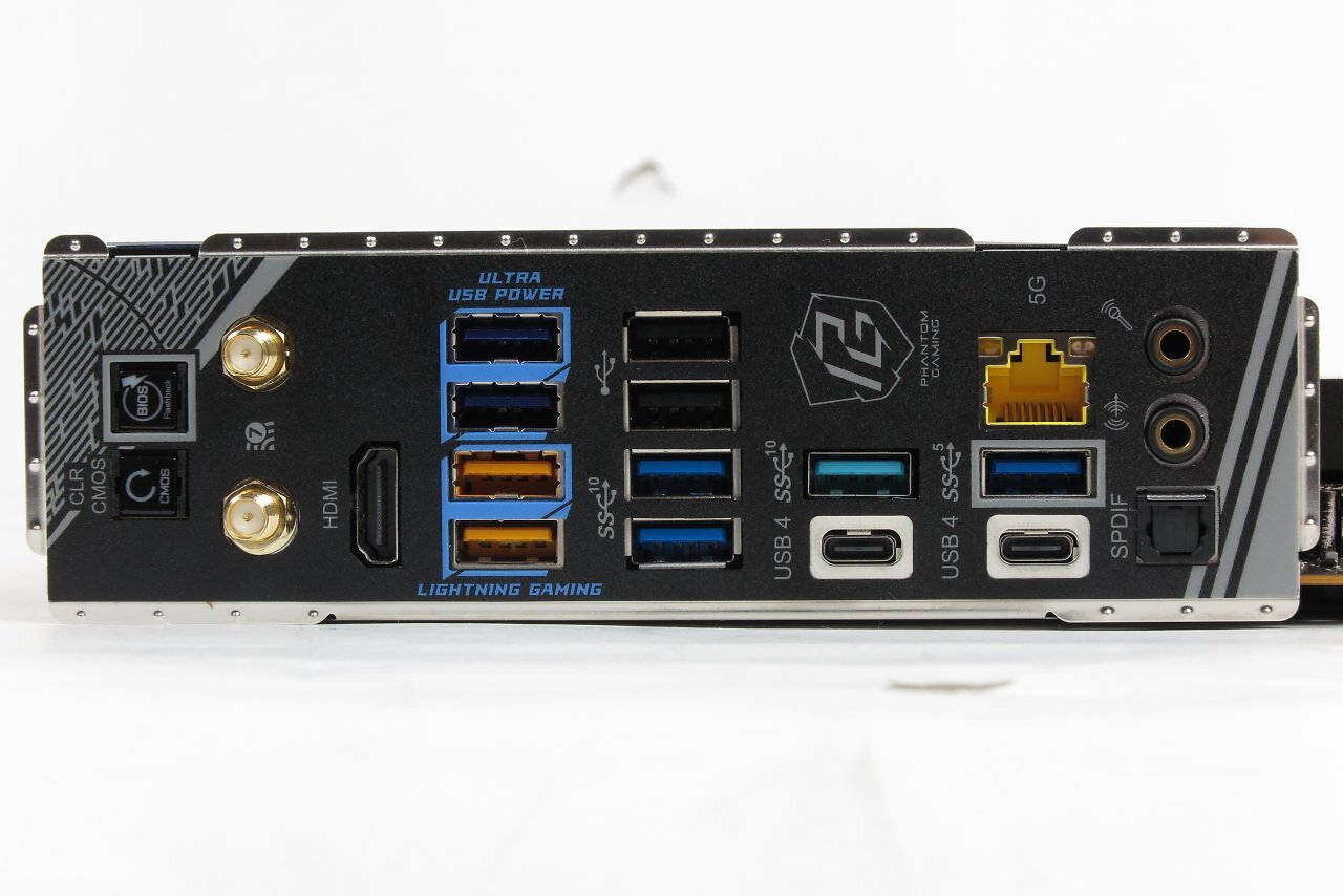 [27/02/2025] Asrock X8870E Nova: I/O