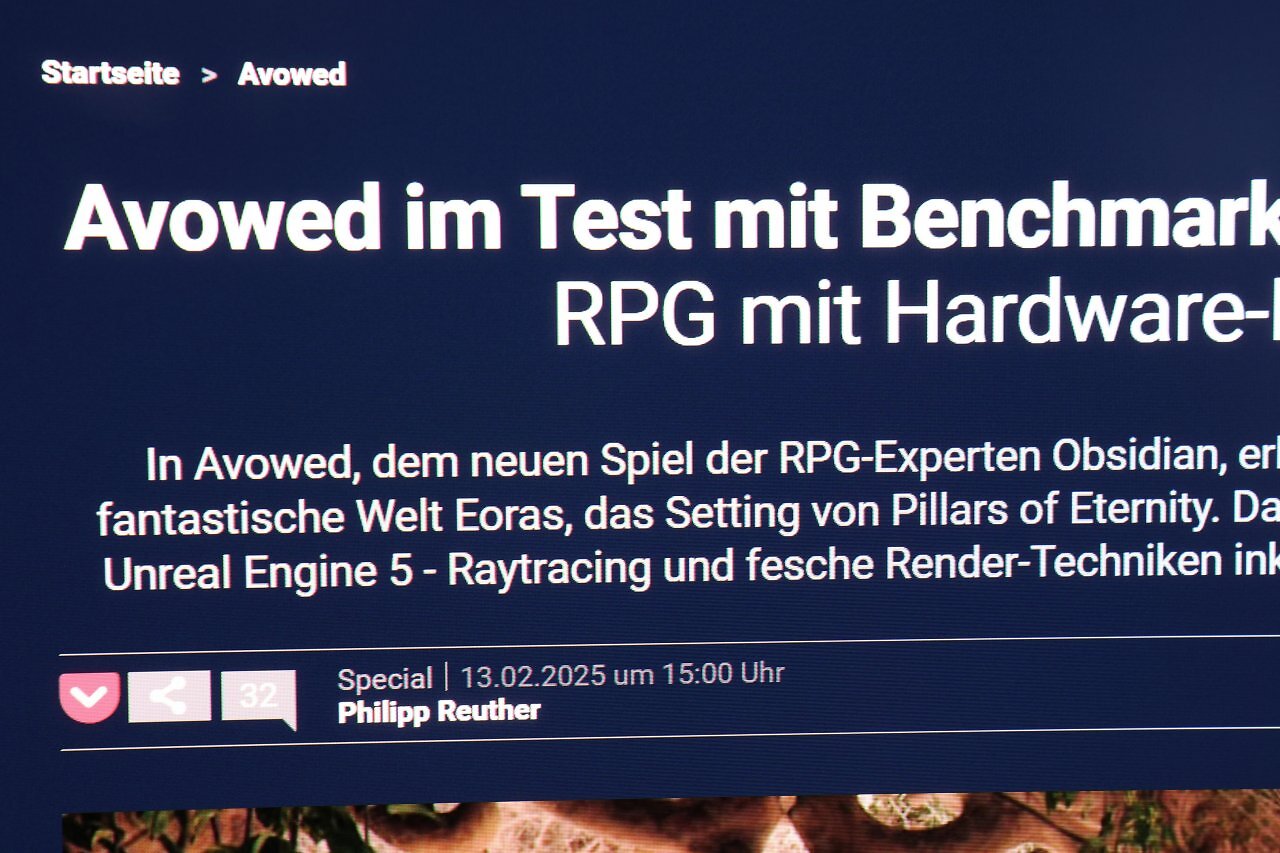 [14/02/2025] Dank QD-OLED vierter Generation sowie einer sehr hohen Pixeldichte sind sogenannte Fringing-Artefakte, sichtbare Farbsäume insbesondere bei Text, nahezu nicht zu sehen.Allerdings können sich einige Menschen noch immer an der leichten Farbverschiebung sowie dem dadurch tendenziell hervorgehobenen Text stören, er wird durch das dreieckige Subpixel-Layout der QDs begünstigt. W-OLED-Displays zeigen diese Artefakte nicht.