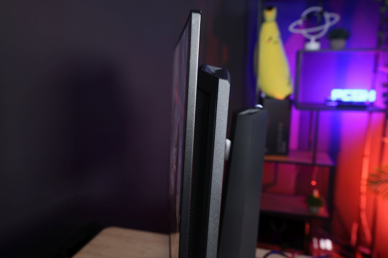[14/02/2025] Wie viele OLEDs kommt auch Asus' PG27UCDM mit einem schmalen 