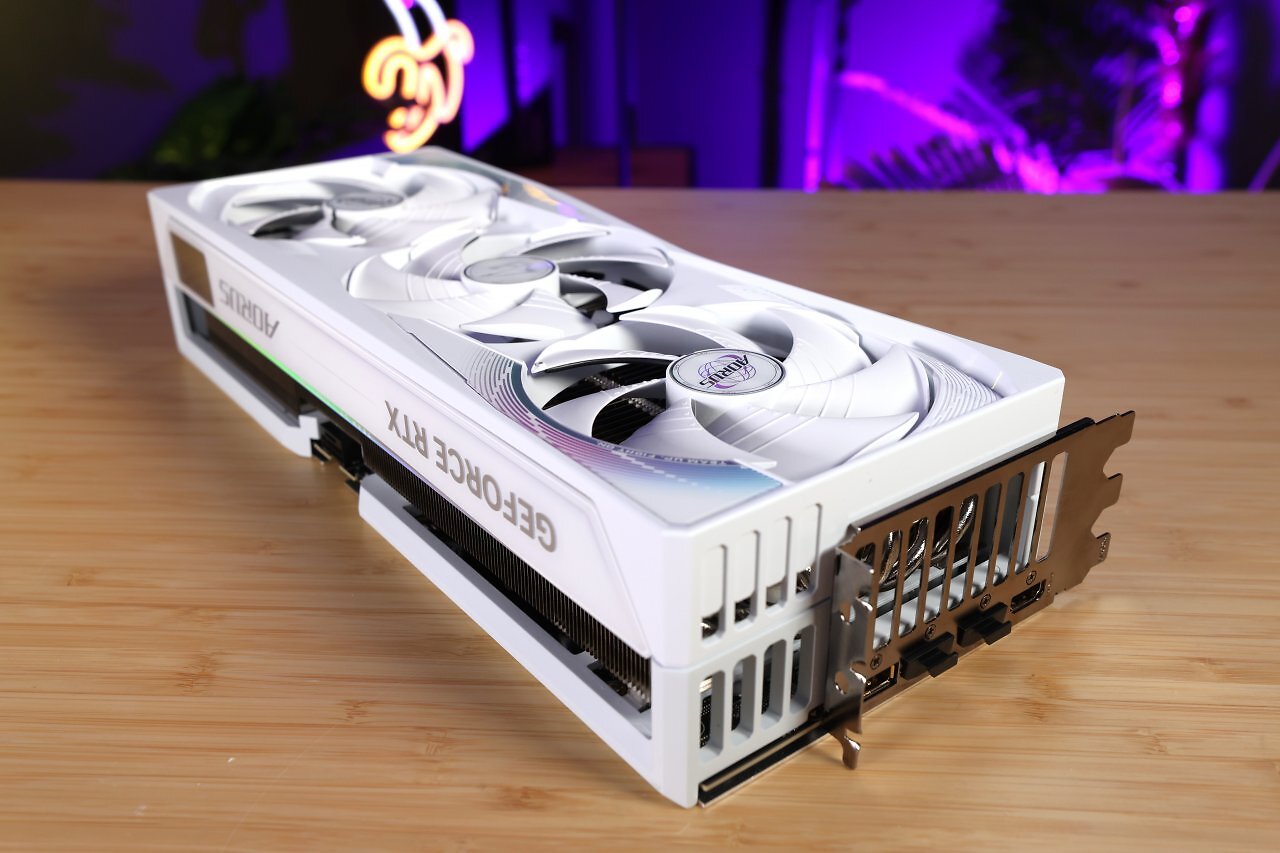 [07/02/2025] Geforce RTX 4090 & 5090 Prototypen mit vier Stromanschlüssen