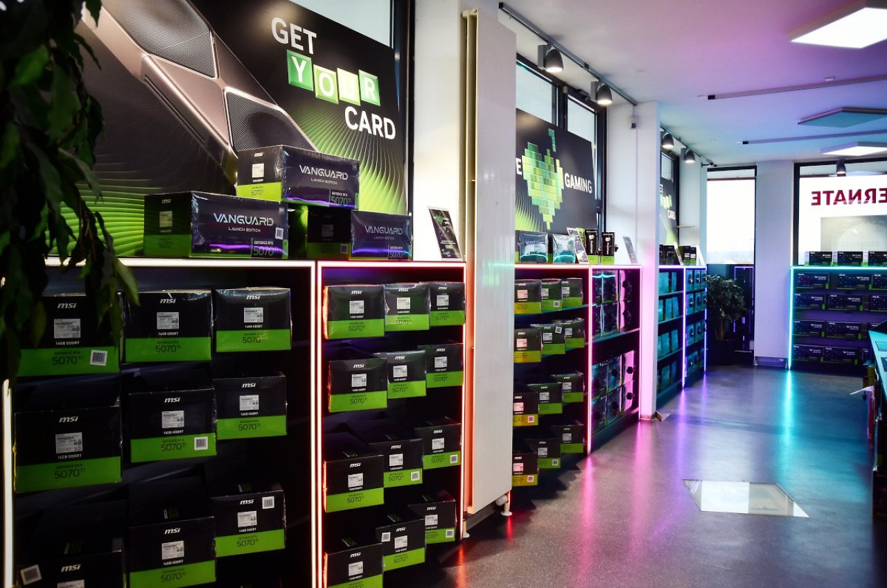 [20/02/2025] Alternate zeigt die ersten RTX 5070 Ti in den Regalen.