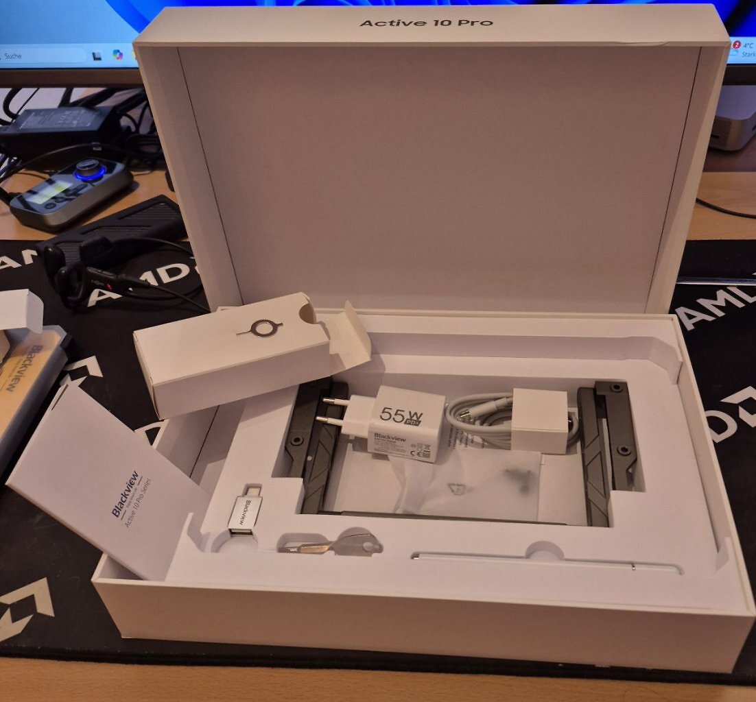 [19/02/2025] Lieferumfang des Blackview Active 10 Pro mit Stylus, 55W-Netzteil, Standfuß u.v.m.
