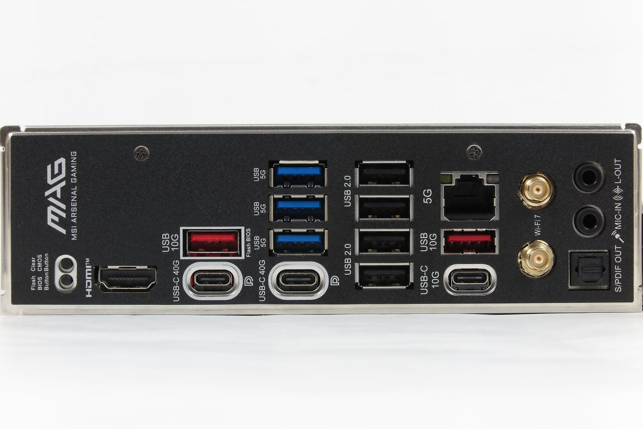 [27/02/2025] MSI X870 Tomahawk: I/O