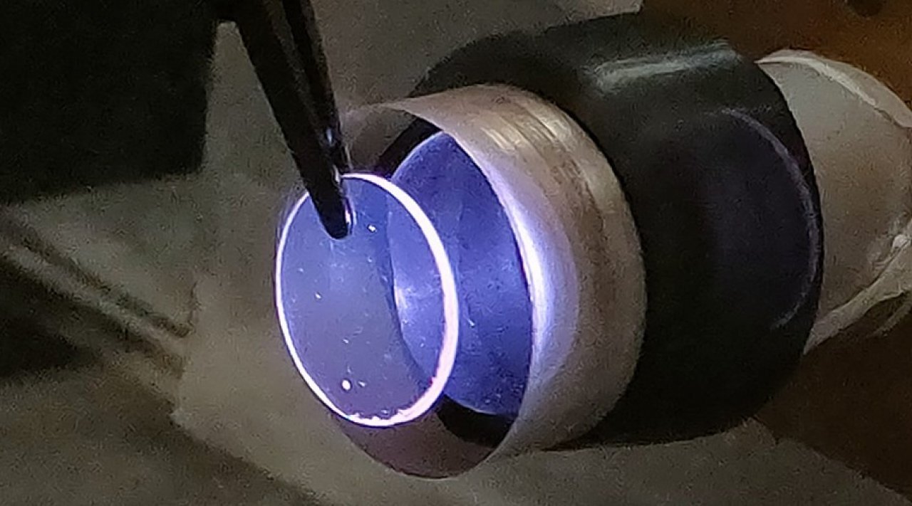 [17/02/2025] Neue Speichertechnik: Kristalldefekte dienen als Elektronenfalle