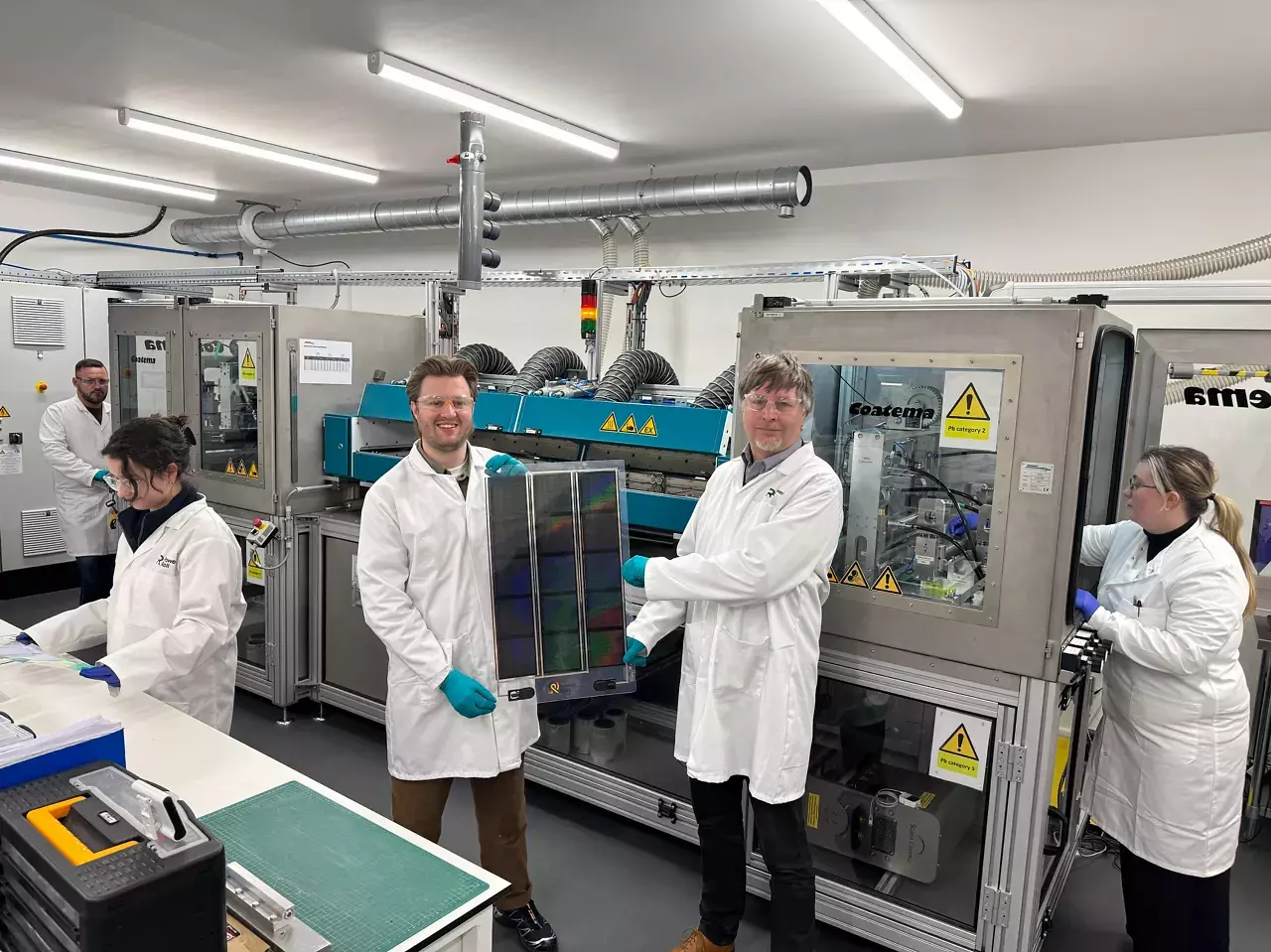 [06/03/2025] Neue Technik: Flexible Solarzellen sollen günstig sein und ohne seltenen Erden auskommen