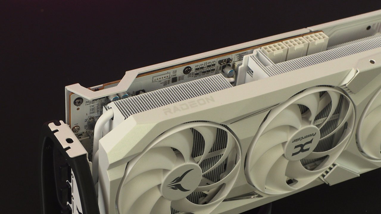 [25/03/2025] Powercolor Radeon RX 9070 XT Red Devil Spectral White (1) (6)
