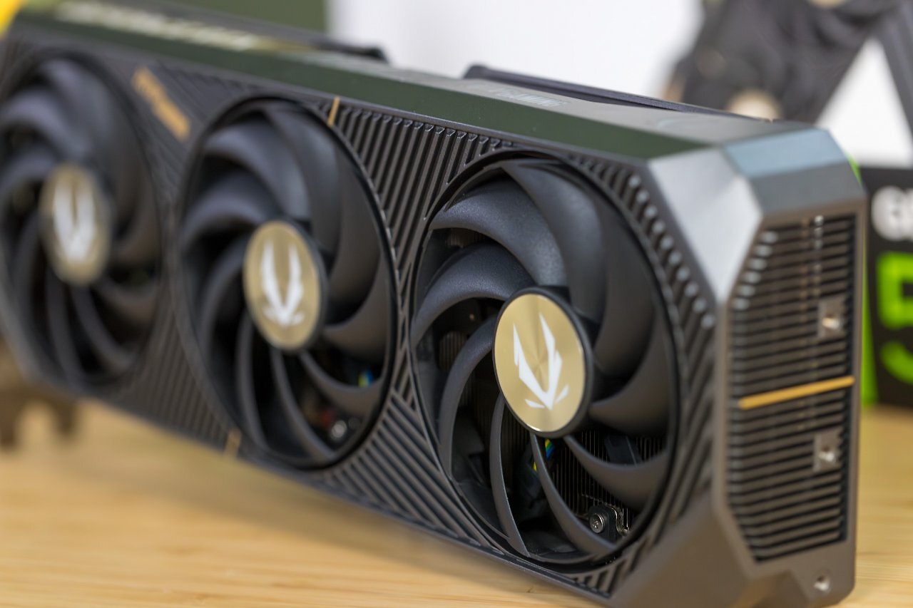 [05/03/2025] Zotac Gaming Geforce RTX 5070 Solid (11)