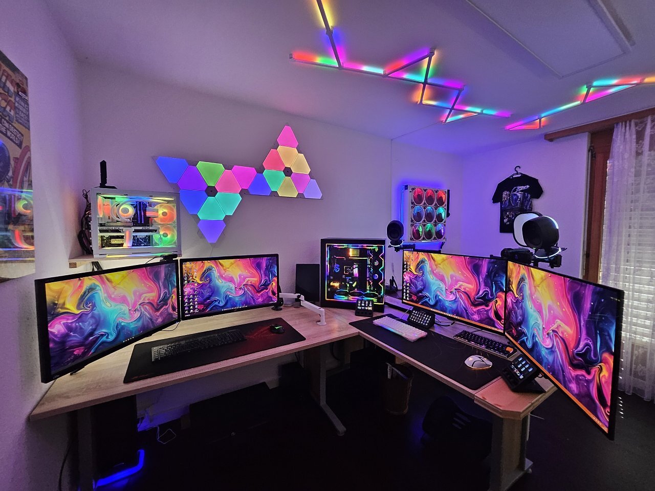 [24/04/2025] Richu006: Finaly done!! 2 neue Rechner, neuer MoRa 600, neuer Monitor... neues Streaming Setup...Finally done!OLEDs hier: Asus pg32ucdm und den Gigabyte 32 zoll (keine Ahnung wie der heißt).Einmal in 