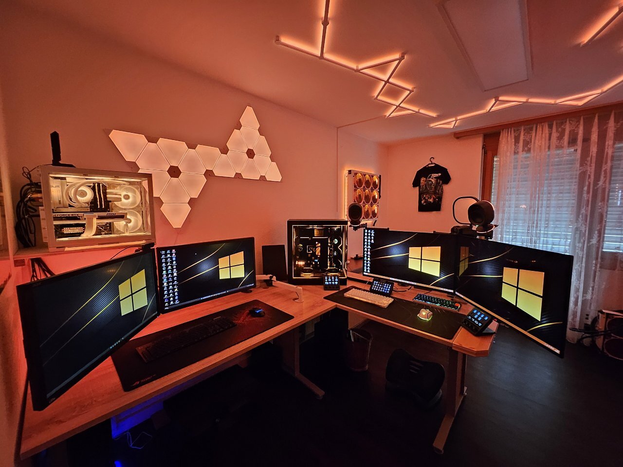 [24/04/2025] Richu006: Finaly done!! 2 neue Rechner, neuer MoRa 600, neuer Monitor... neues Streaming Setup...Finally done!OLEDs hier: Asus pg32ucdm und den Gigabyte 32 zoll (keine Ahnung wie der heißt).Einmal in 
