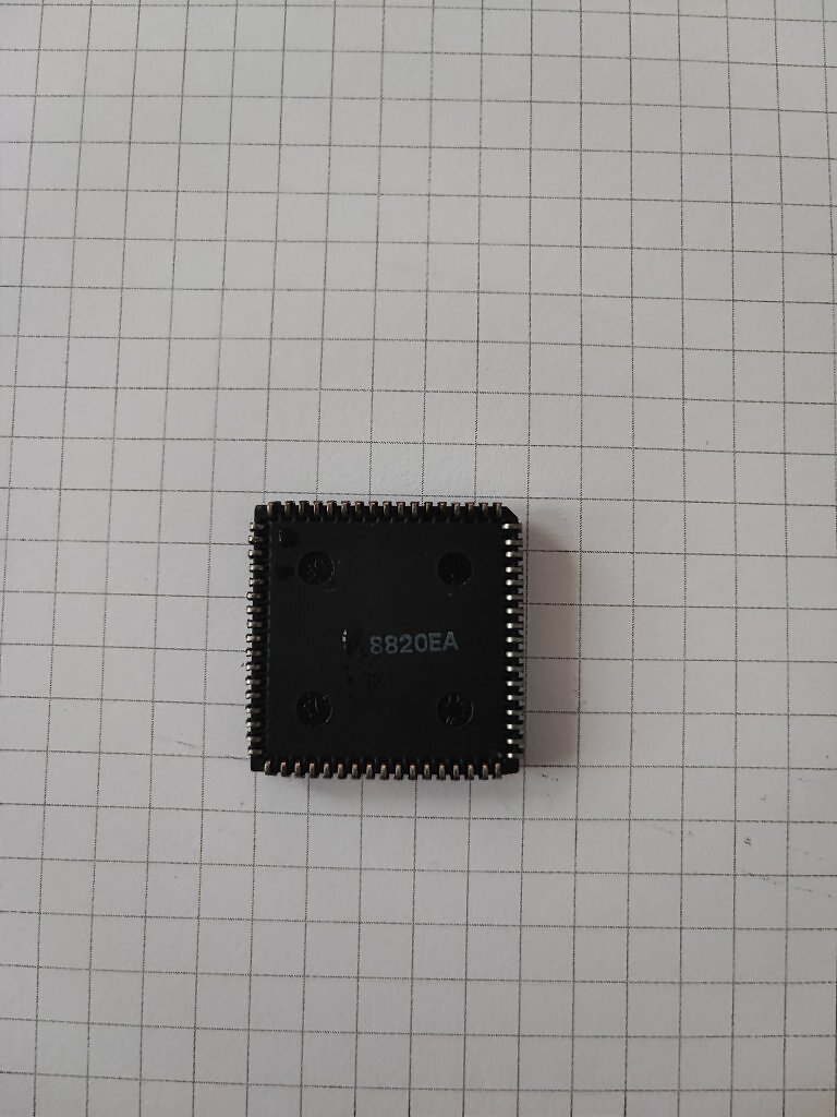 [10/04/2025] Feiex2: Hier meine erste CPU von 1982. Damals verbaut in einem IBM Modell 5150. Interessant an dem Chip ist, dass AMD und Intel da noch zusammen dran gearbeitet haben. (2)