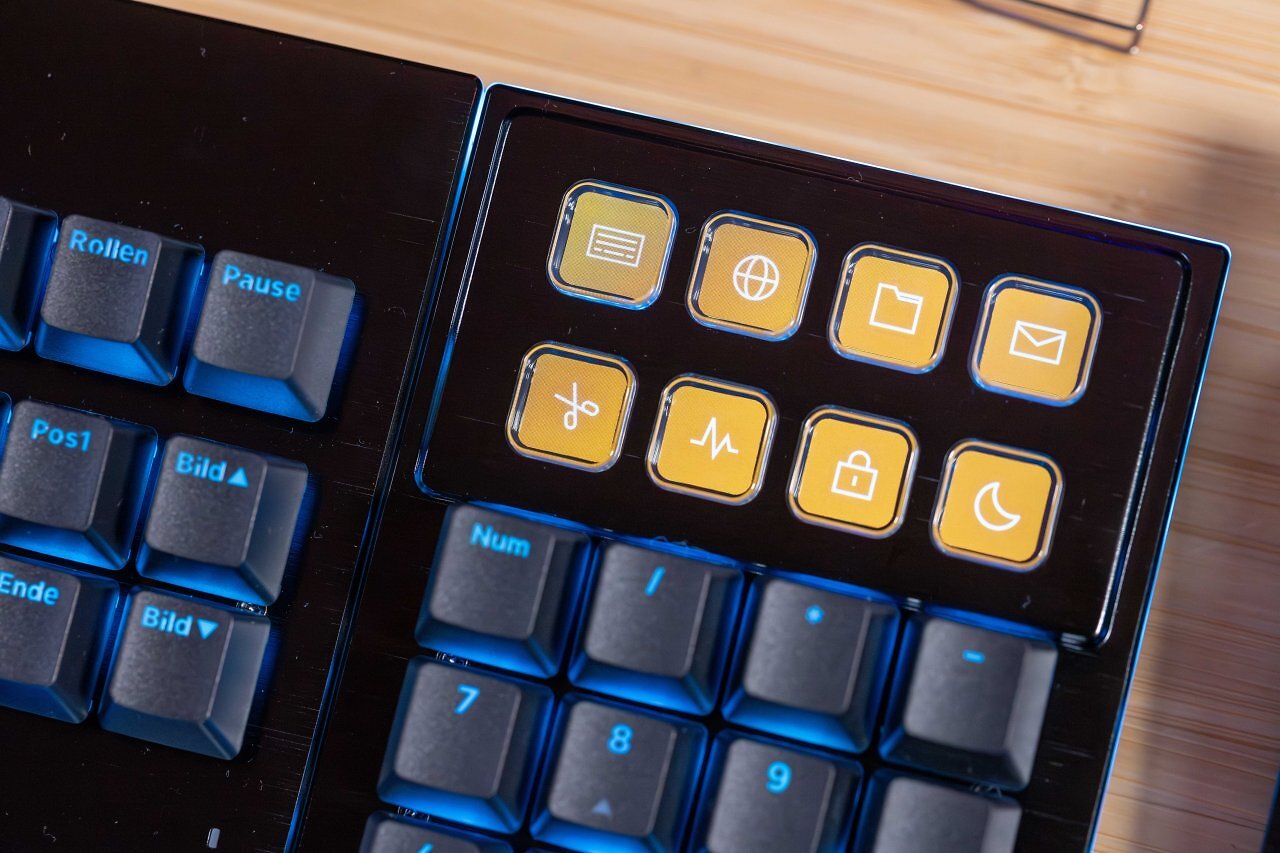 [29/04/2025] Displaytasten der Be Quiet Dark Mount: Die acht frei belegbaren Tasten lassen sich individuell mit Symbolen und Funktionen bestücken und erleichtern den Zugriff auf häufig genutzte Anwendungen.