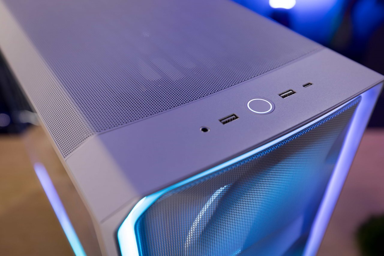 Zwei USB-A-Ports, ein USB-C-Anschluss und ein Kombi-Klinkenstecker: Die I/O-Leiste bietet aktuelle Anschlussstandards.